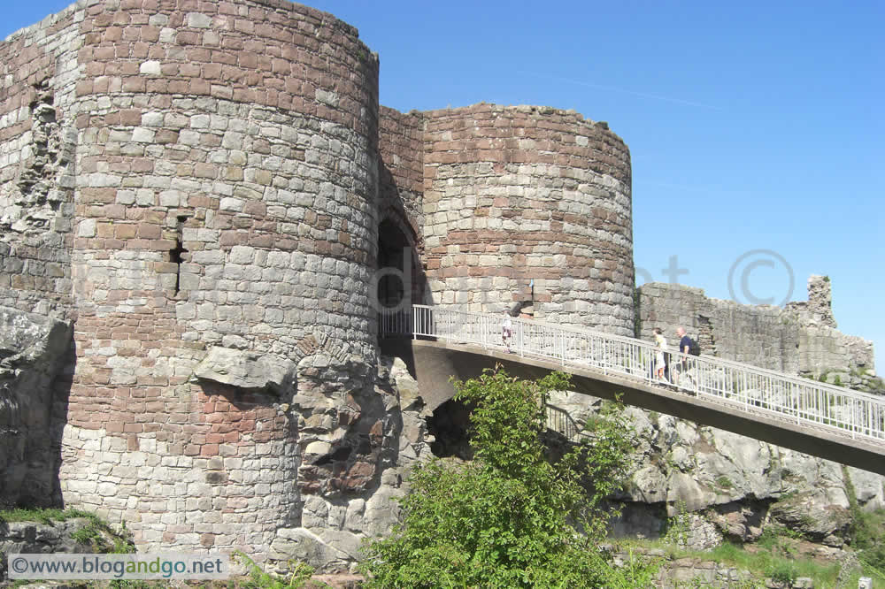 Gatehouse to the inner bailey II